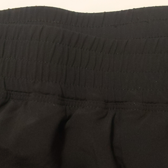 Exercise shorts - Picture 3 of 3